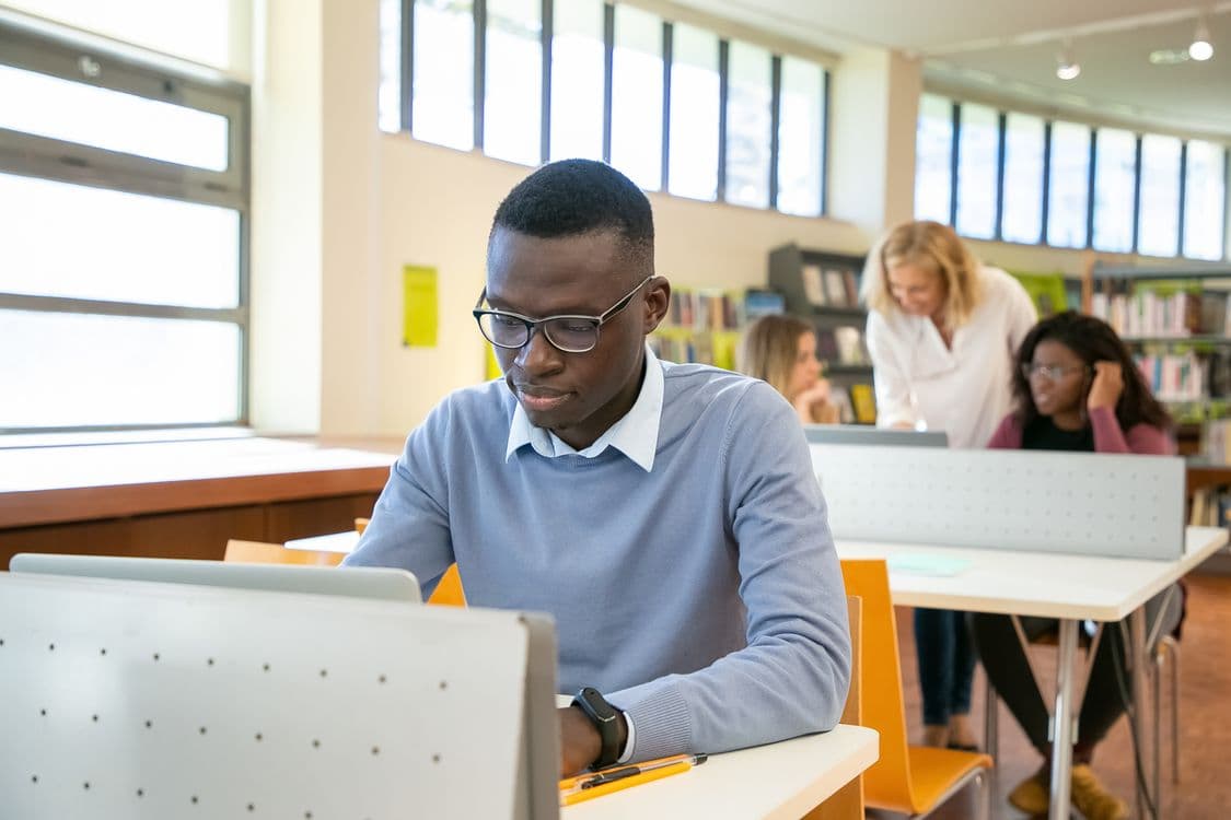 African students in a live online Twi class